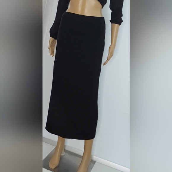Elegant Black Long Skirt with Side Opening - Picture 10 of 13